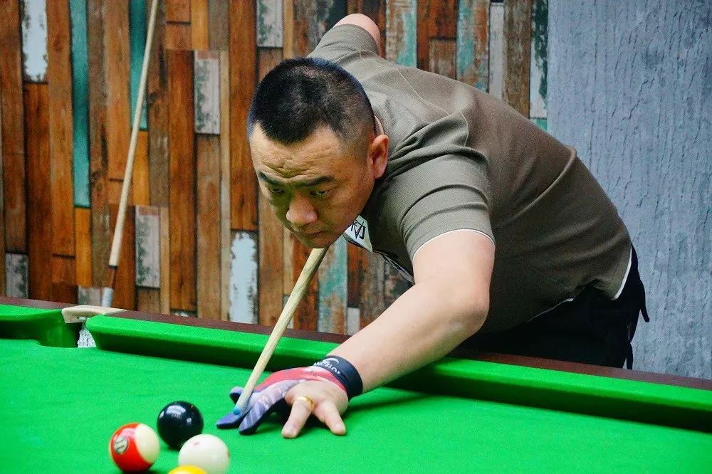 的庄重与个 的庄重与个